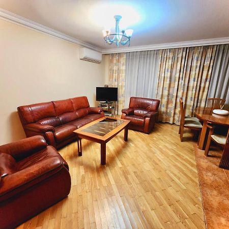 Family Spacious 3 Bedroom Apartment In The Middle Of City Center, Next To North Avenue Erivan Dış mekan fotoğraf