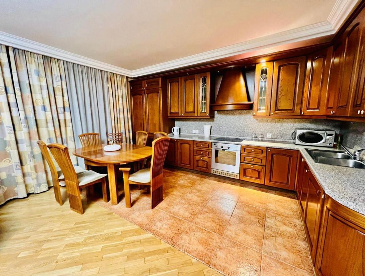 Family Spacious 3 Bedroom Apartment In The Middle Of City Center, Next To North Avenue Erivan Dış mekan fotoğraf