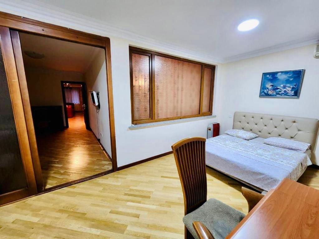 Family Spacious 3 Bedroom Apartment In The Middle Of City Center, Next To North Avenue Erivan Dış mekan fotoğraf