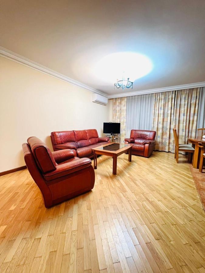 Family Spacious 3 Bedroom Apartment In The Middle Of City Center, Next To North Avenue Erivan Dış mekan fotoğraf