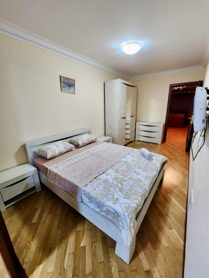 Family Spacious 3 Bedroom Apartment In The Middle Of City Center, Next To North Avenue Erivan Dış mekan fotoğraf